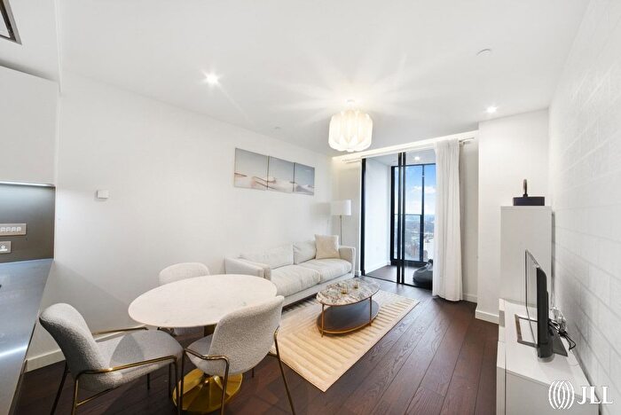 1 Bedroom Flat To Rent In Bondway, London, SW8