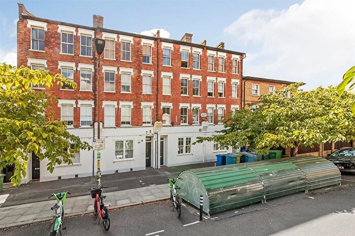 2 Bedroom Flat For Sale In Azenby Road, London, SE15