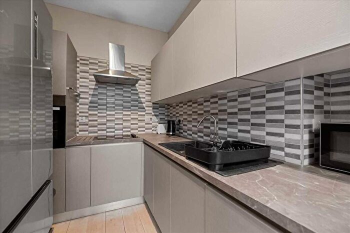 4 Bedroom End Of Terrace House To Rent In Providence Street, Plymouth, PL4