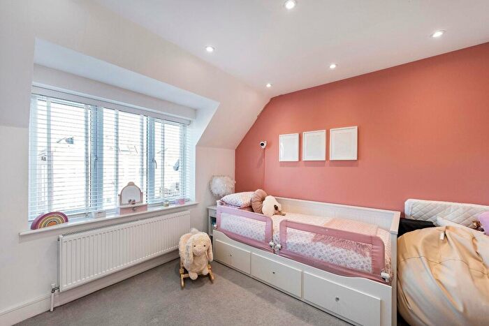 3 Bedroom End Of Terrace House For Sale In Chailey Close, Sidcup, DA15