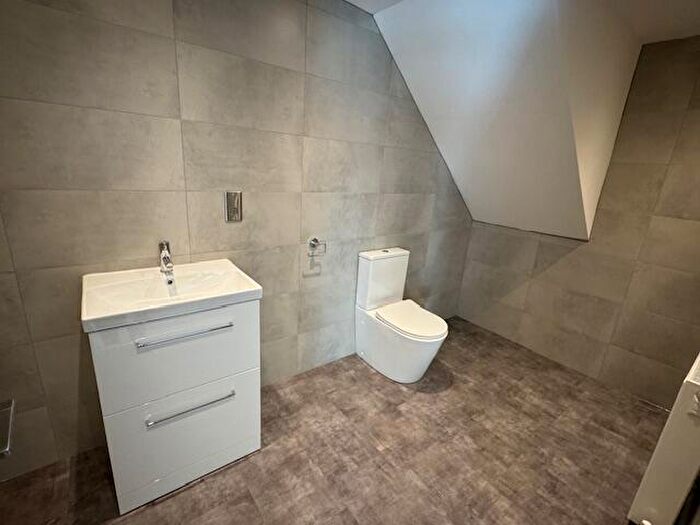 1 Bedroom Flat To Rent In Leeds Road, Shipley, West Yorkshire, BD18