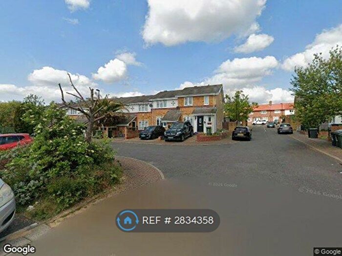 2 Bedroom Semi Detached House To Rent In Sissinghurst Close, Bromley, BR1