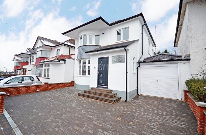 3 Bedroom Semi-Detached House To Rent In Beaufort Gardens, London, NW4