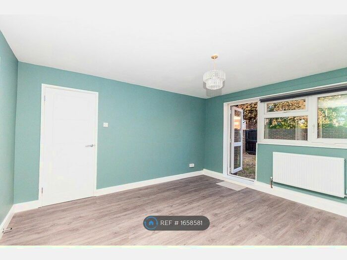 1 Bedroom Flat To Rent In Invermore Place, London, SE18