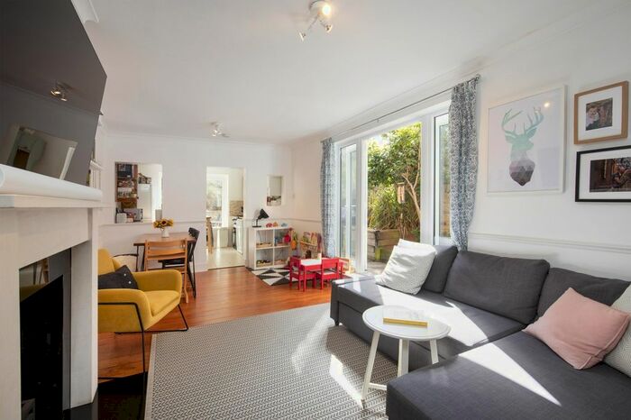 2 Bedroom Parking/garage To Rent In Putney Bridge Road, Putney, SW15