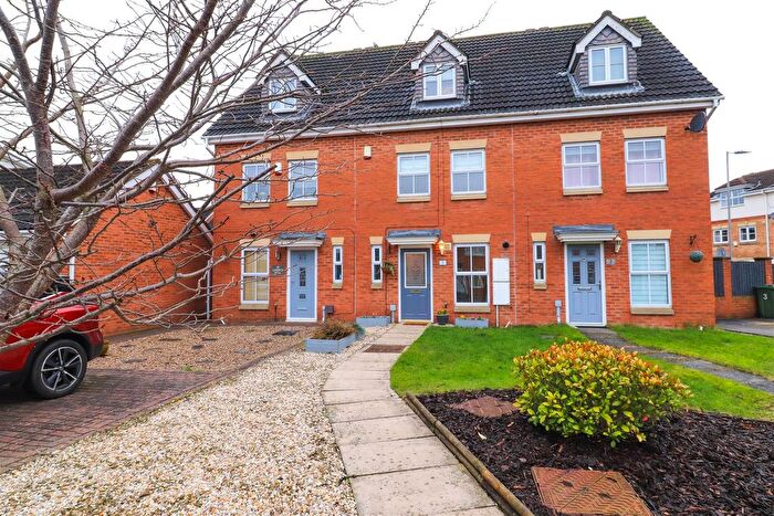 3 Bedroom Town House For Sale In Kirkcaldy Fold, Normanton, WF6