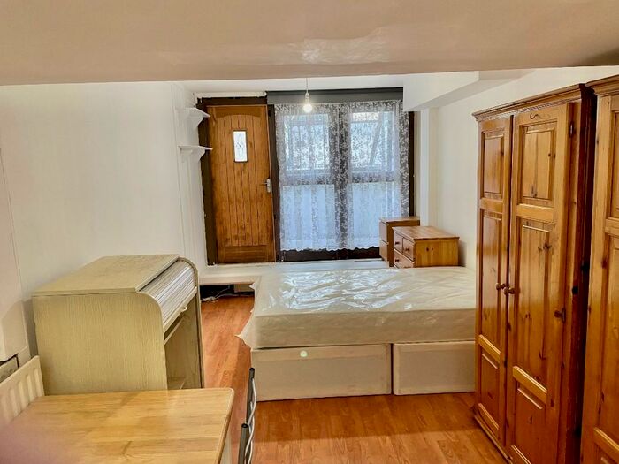 Studio To Rent In Langtry Walk, London, NW8