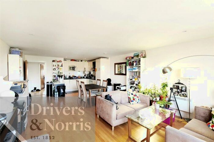 2 Bedroom Apartment To Rent In Drayton Park, Highbury, London, N5