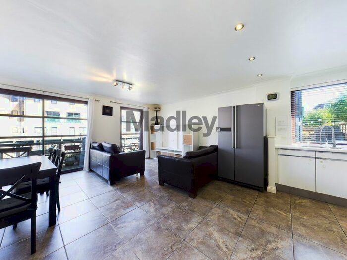 4 Bedroom Semi-Detached House To Rent In Plover Way, London, SE16