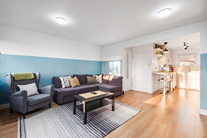 2 Bedroom Flat To Rent In Anstice Close, Chiswick, W4