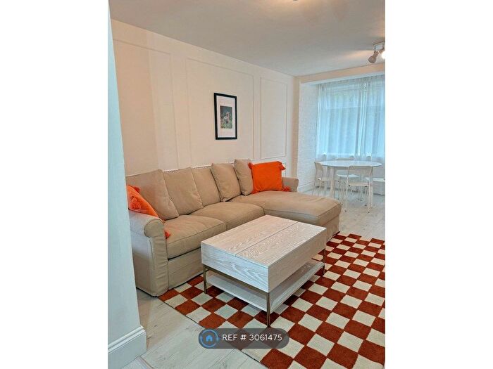 2 Bedroom Flat To Rent In Lavender Avenue, Worcester Park, KT4