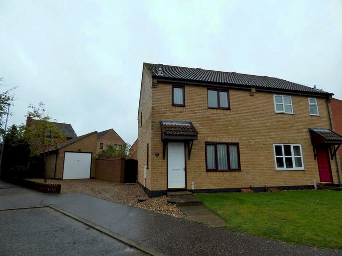 3 Bedroom End Of Terrace House To Rent In Poppy Close, Loddon, NR14