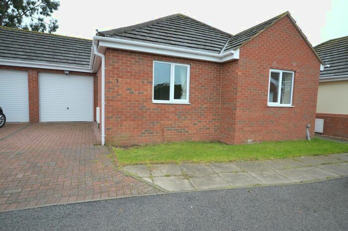 2 Bedroom Semi-Detached Bungalow To Rent In Oundle Close, Thrapston, Kettering, NN14