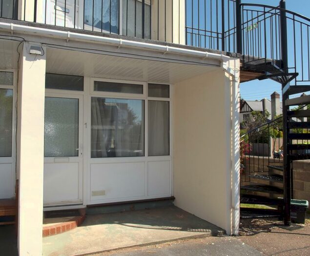 Flat To Rent In Dawlish Warren, EX7