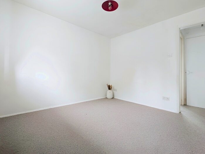 1 Bedroom Terraced House To Rent In Jubilee Road, HP11