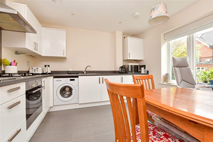 1 Bedroom Flat For Sale In Elliston Way, Ashtead, Surrey, KT21