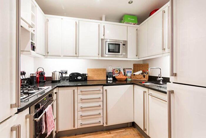 1 Bedroom Flat To Rent In Lord Raglan Court, De Beauvoir Town, London, N1