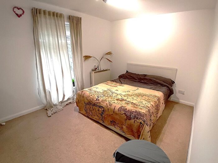 1 Bedroom Flat To Rent In Swynford Gardens, Hendon, London, NW4