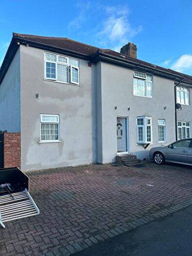 5 Bedroom Semi-Detached House To Rent In Fuller Road, Dagenham, RM8