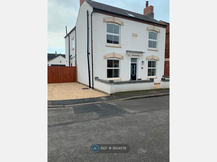 4 Bedroom Detached House To Rent In Regent Street, Swadlincote, DE11