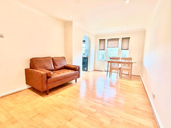 2 Bedroom Flat To Rent In Page Street, Mill Hill, NW7
