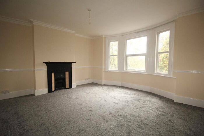 5 Bedroom Flat To Rent In Silver Street, Enfield, EN1
