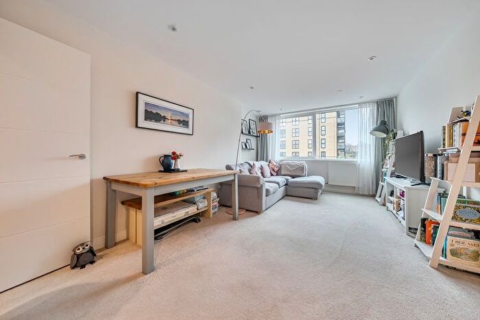 1 Bedroom Flat For Sale In Chrysler House, Welwyn Garden City, Hertfordshire, AL7
