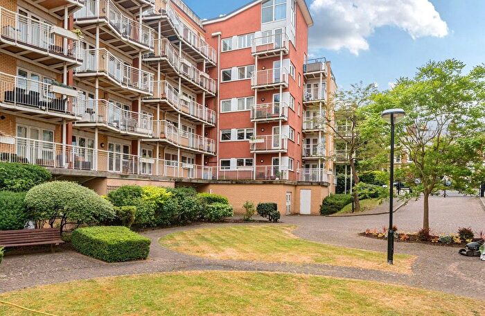 3 Bedroom Flat For Sale In Twickenham Road, Teddington, TW11