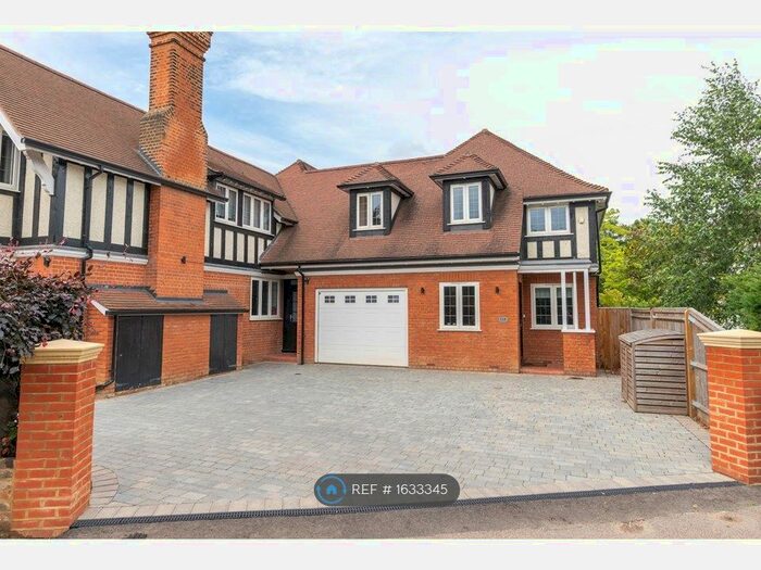 3 Bedroom Semi-Detached House To Rent In Speer Road, Thames Ditton, KT7