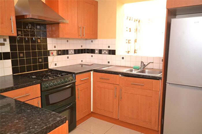 3 Bedroom Terraced House To Rent In Brendon Grove, East Finchley, London, N2