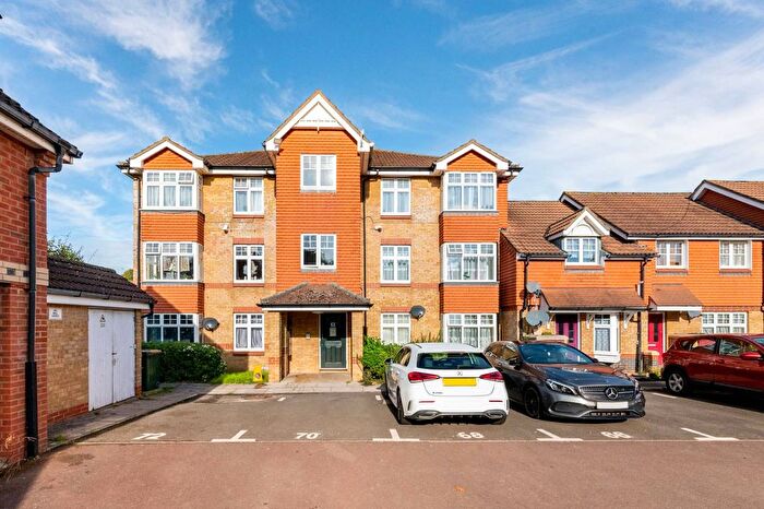 2 Bedroom Flat For Sale In Avondale Gardens, Hounslow, TW4