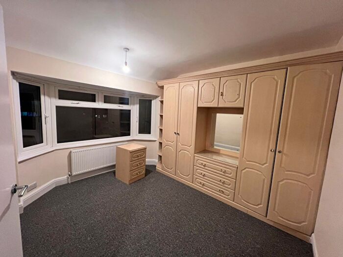4 Bedroom Semi-Detached House To Rent In Dryden Road, Harrow, HA3