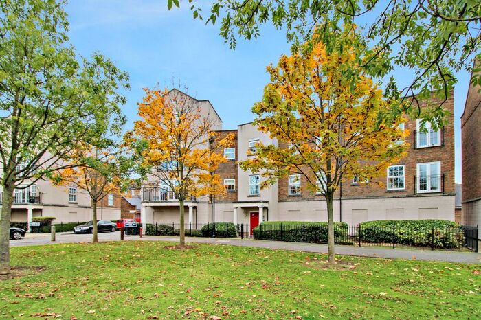 3 Bedroom Flat To Rent In Liverymen Walk, Greenhithe DA9