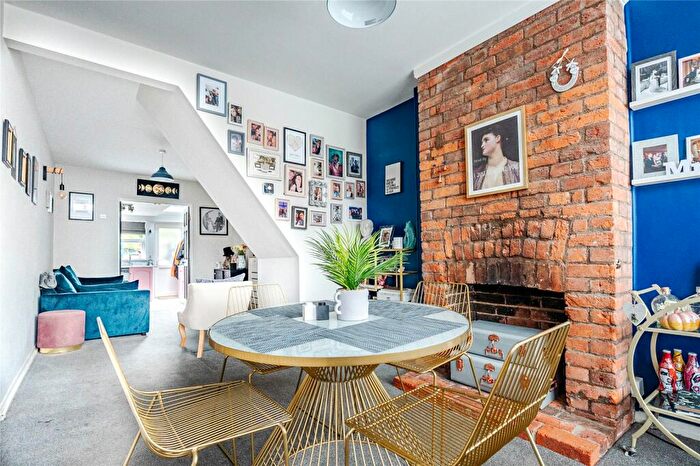 2 Bedroom Terraced House For Sale In Chiltern Road, Dunstable, Bedfordshire, LU6