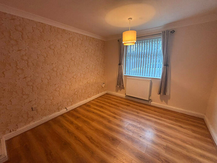 2 Bedroom Flat To Rent In Highters Close, Birmingham, B14