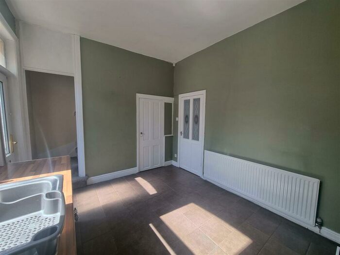 2 Bedroom End Of Terrace House To Rent In Croft Street, Stalybridge, SK15