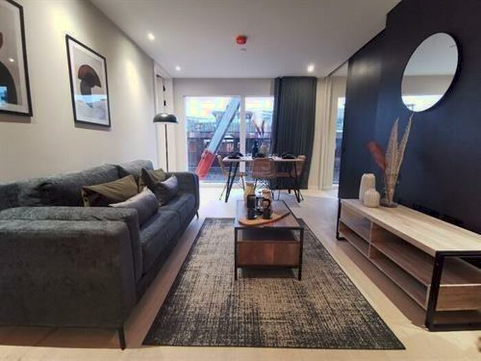 2 Bedroom Apartment To Rent In City Gardens, M15