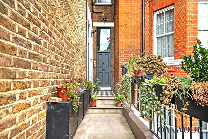 2 Bedroom Flat For Sale In Albion Road, London, N16