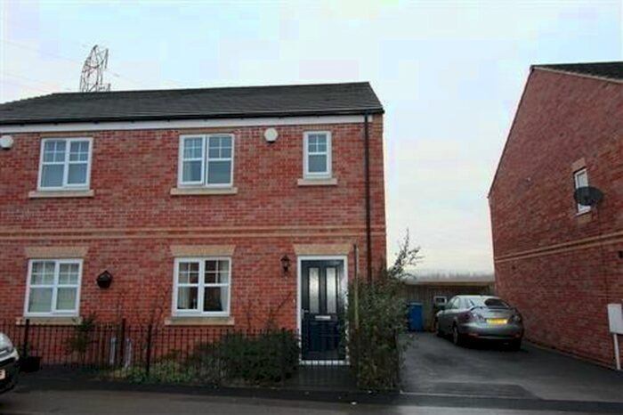 3 Bedroom Semi-Detached House To Rent In Station Road, Hollingwood, Chesterfield, S43