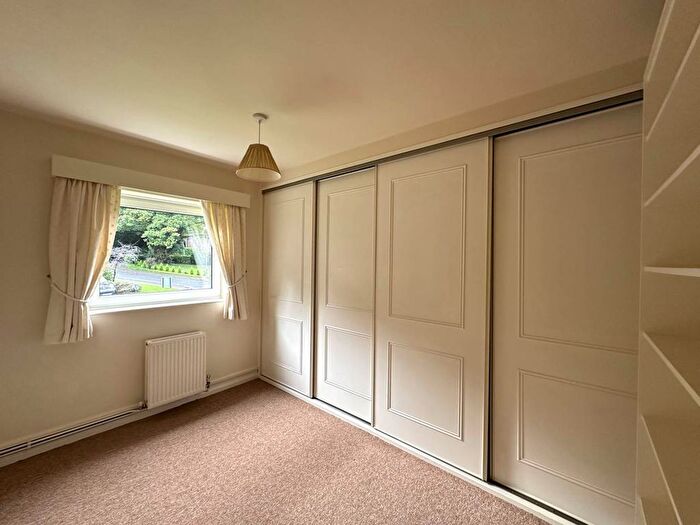 2 Bedroom Flat For Sale In Ferndale Close, Tunbridge Wells, Kent, TN2