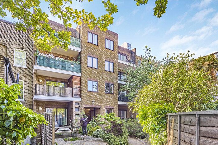 2 Bedroom Flat For Sale In Slievemore Close, Clapham, London, SW4