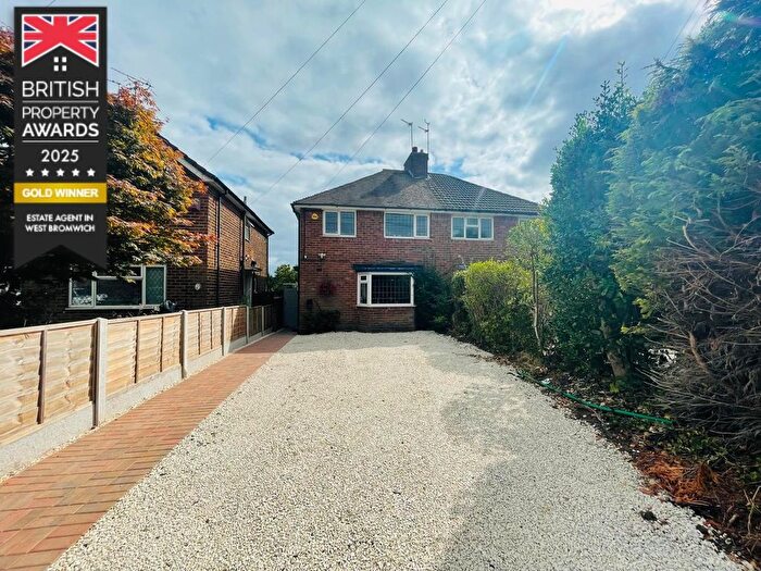 3 Bedroom Semi Detached House For Sale In Beverley Road, West Bromwich, B71