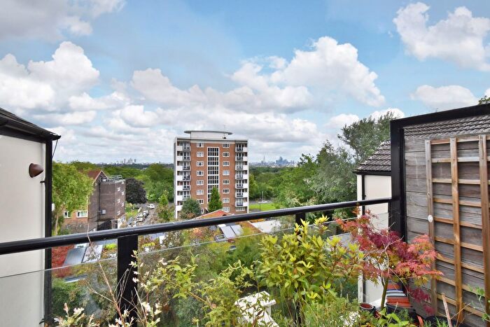 2 Bedroom Flat To Rent In Canonbie Road, London, SE23