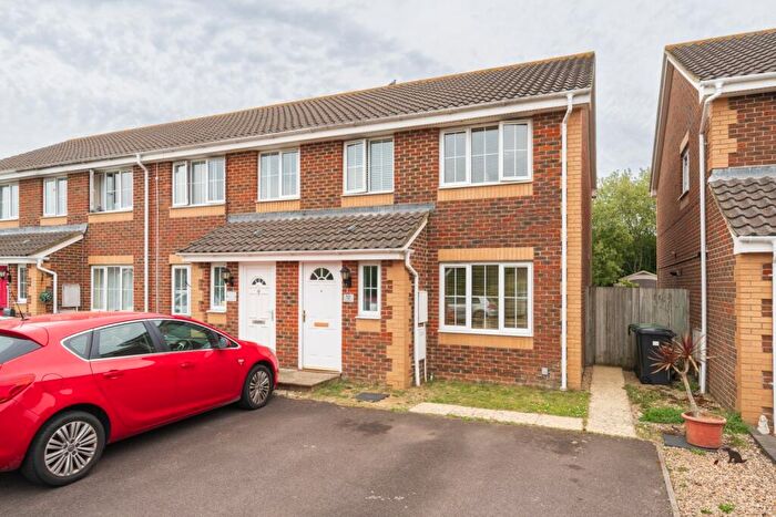 3 Bedroom End Of Terrace House For Sale In Howard Close, Lee-on-the-Solent, Hampshire, PO13