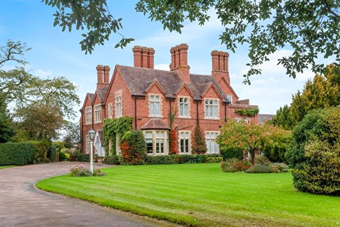 2 Bedroom Apartment For Sale In Staple Hill, Wellesbourne, CV35