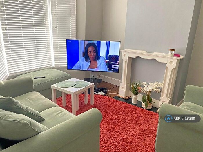 3 Bedroom End Of Terrace House To Rent In Cecil Road, Rochester, ME1