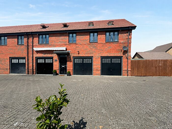 2 Bedroom Detached House For Sale In Larkinson Avenue, Biggleswade, SG18