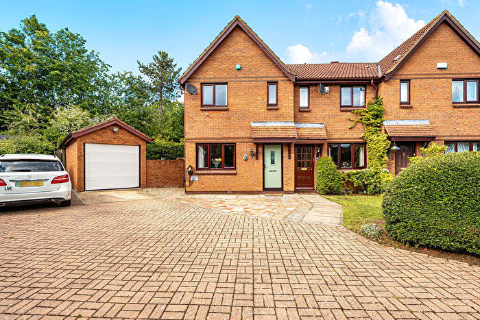 3 Bedroom End Of Terrace House For Sale In Aintree Close, Bletchley, Milton Keynes, MK3