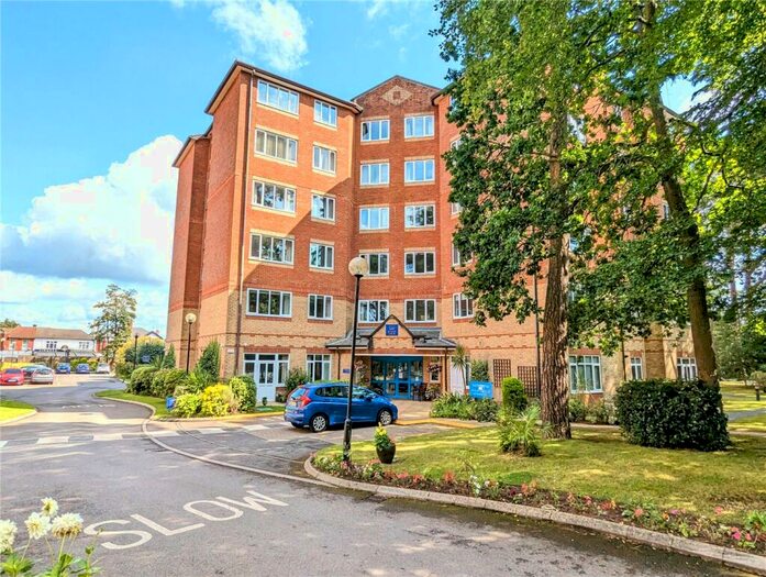 2 Bedroom Apartment For Sale In Lindsay Road, Branksome Park, Poole, BH13