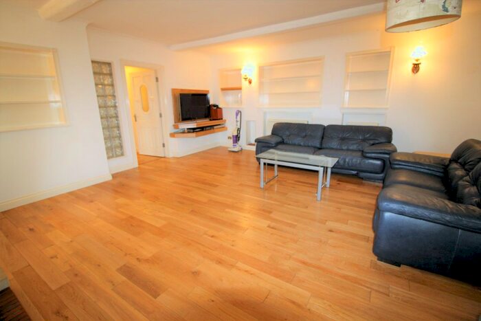 2 Bedroom Flat To Rent In New Bridge Street, Exeter, EX4